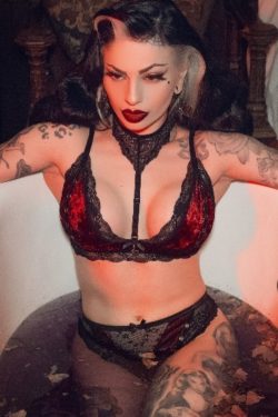 Killstar — Pin Stuck (Blood)