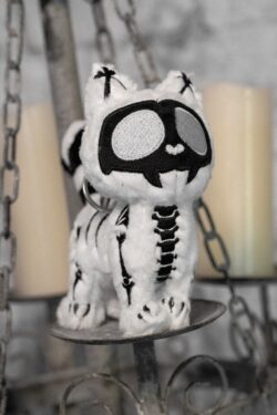 Vampire Freaks — X-Ray Skelekitty